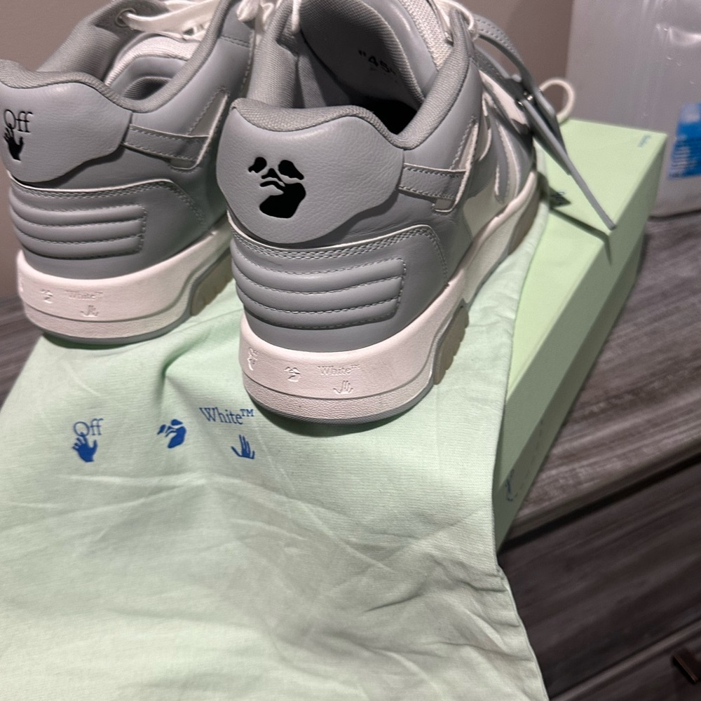 “ Off White “ —- “ Out of office “ Virgil Abloh - Picture 4 of 7